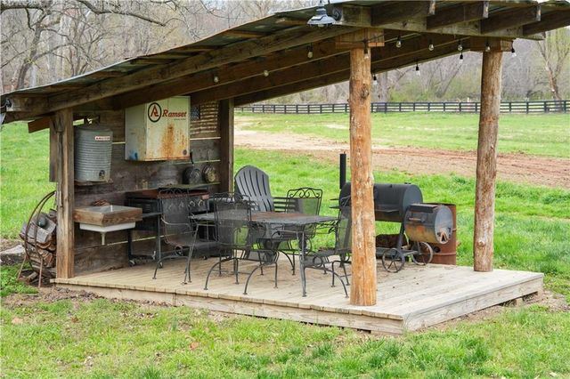 605 Lynch Mountain Rd, Sautee Nacoochee, GA 30571