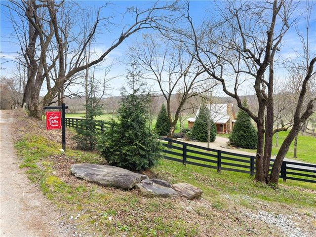 605 Lynch Mountain Rd, Sautee Nacoochee, GA 30571