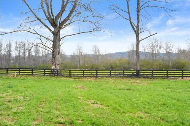 605 Lynch Mountain Rd, Sautee Nacoochee, GA 30571