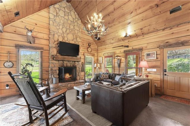 605 Lynch Mountain Rd, Sautee Nacoochee, GA 30571