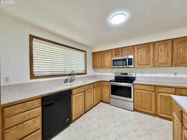 2715 Sw 31ST St, Gresham, OR 97080
