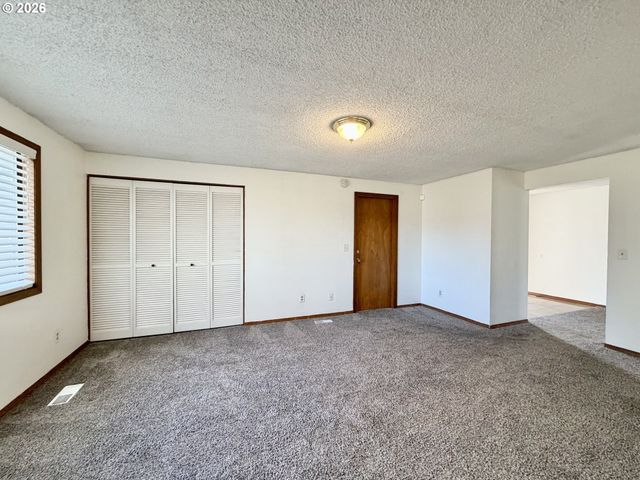 2715 Sw 31ST St, Gresham, OR 97080