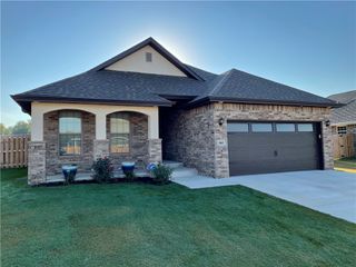 464 Hall Avenue, Pea Ridge, AR 72751