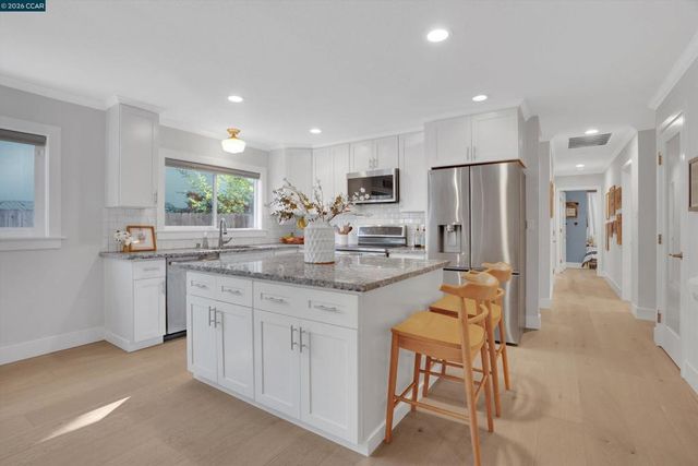 644 Linden Ln, Martinez, CA 94553