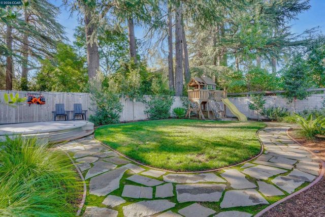 644 Linden Ln, Martinez, CA 94553