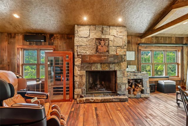 607 Country Club Boulevard, Des Moines, IA 50312