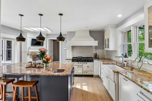607 Country Club Boulevard, Des Moines, IA 50312