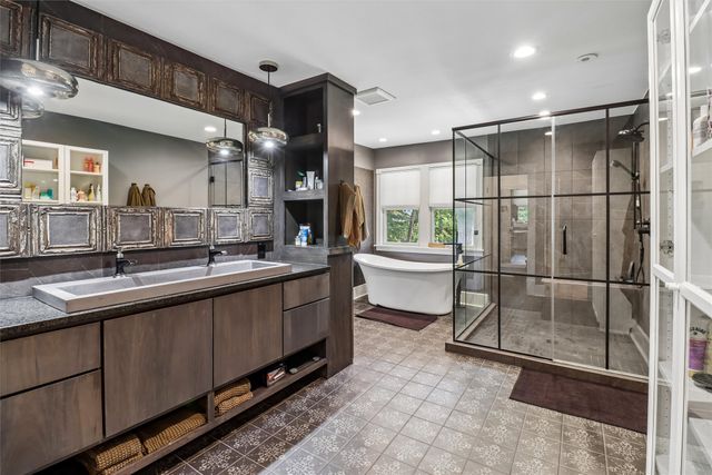 607 Country Club Boulevard, Des Moines, IA 50312