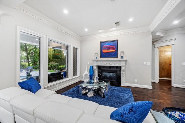 35 N Regent Oak, Spring, TX 77381