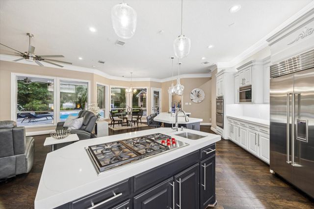 35 N Regent Oak, Spring, TX 77381