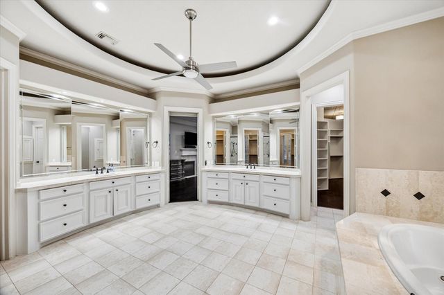 35 N Regent Oak, Spring, TX 77381