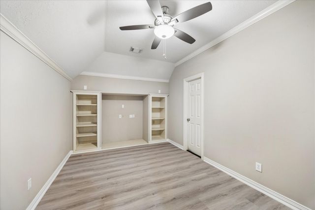 35 N Regent Oak, Spring, TX 77381
