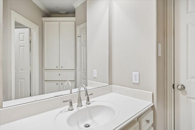 35 N Regent Oak, Spring, TX 77381