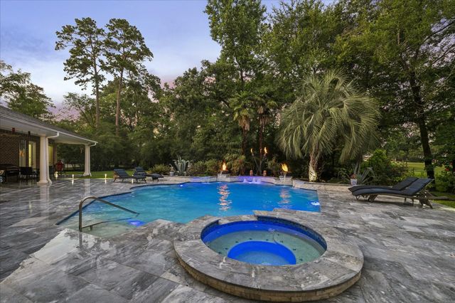 35 N Regent Oak, Spring, TX 77381