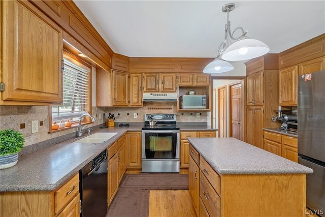 106 Zodiac Circle, Salina, NY 13090