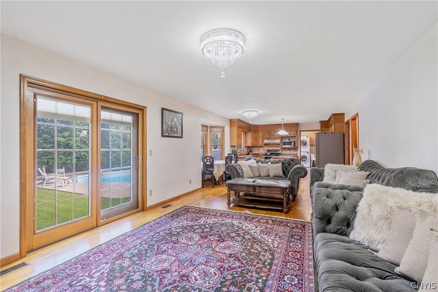 106 Zodiac Circle, Salina, NY 13090