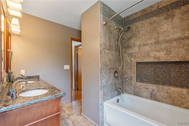106 Zodiac Circle, Salina, NY 13090