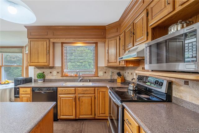 106 Zodiac Circle, Salina, NY 13090