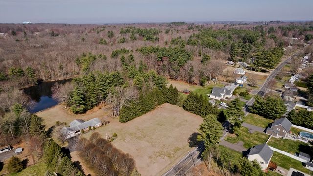 75 Lee St, East Longmeadow, MA 01028