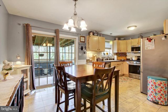 4032 JULES LN, Dover, PA 17315