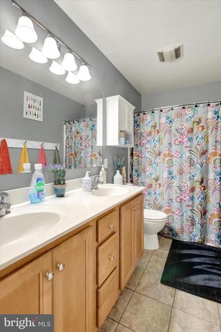 4032 JULES LN, Dover, PA 17315
