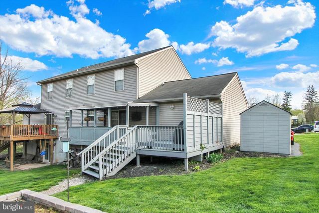 4032 JULES LN, Dover, PA 17315