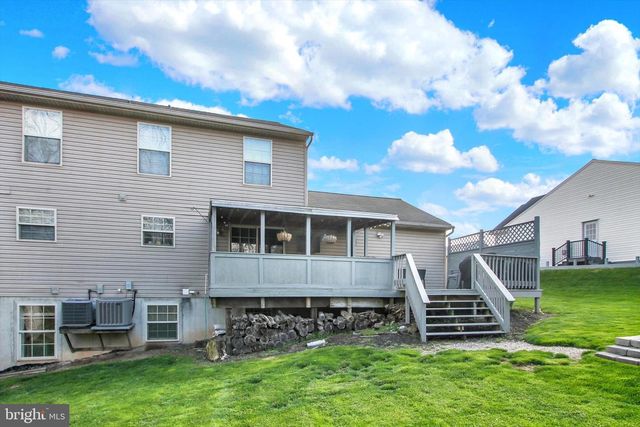 4032 JULES LN, Dover, PA 17315