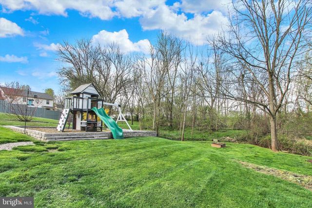 4032 JULES LN, Dover, PA 17315