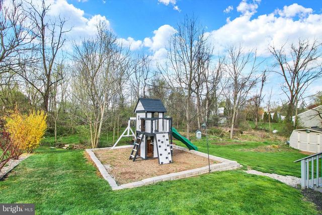 4032 JULES LN, Dover, PA 17315