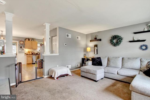 4032 JULES LN, Dover, PA 17315