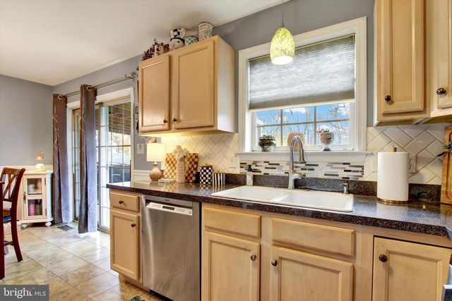 4032 JULES LN, Dover, PA 17315