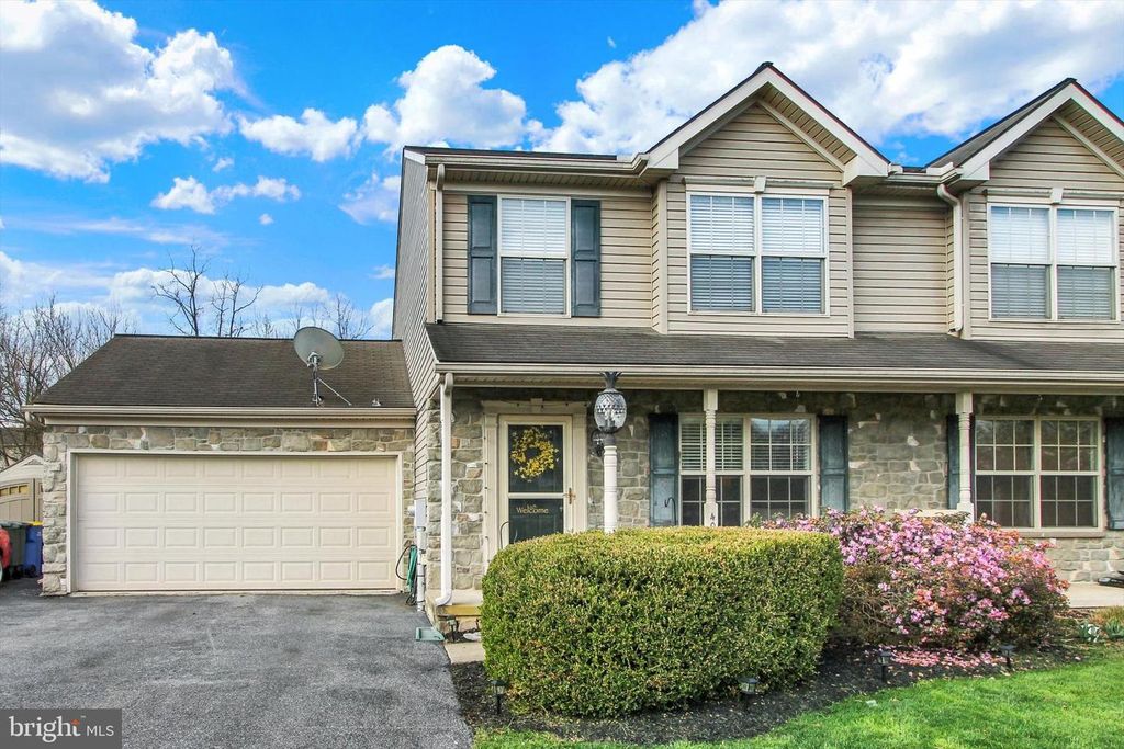 4032 JULES LN, Dover, PA 17315