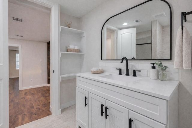 500 Shirley Street, Eagle Lake, TX 77434