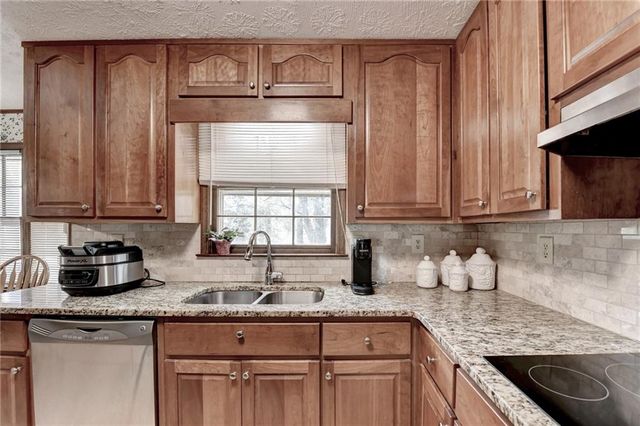 861 Maxie Ln, Lawrenceville, GA 30044