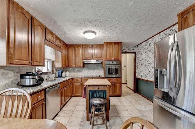 861 Maxie Ln, Lawrenceville, GA 30044