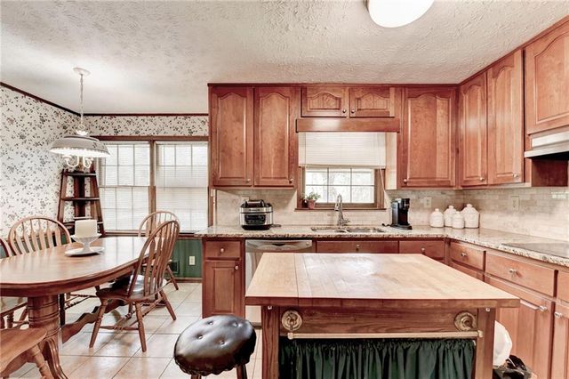 861 Maxie Ln, Lawrenceville, GA 30044