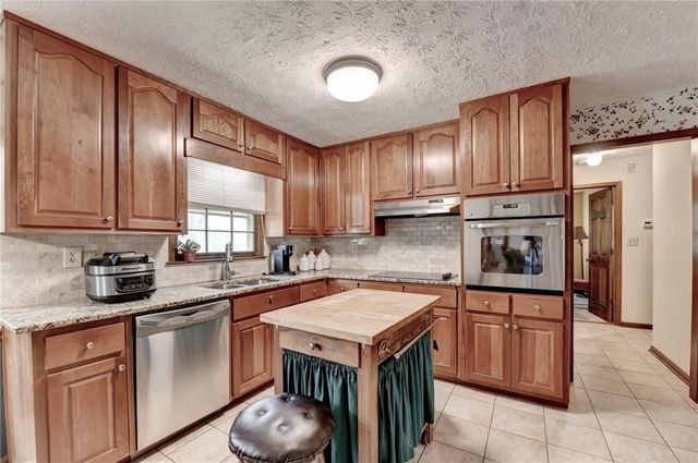 861 Maxie Ln, Lawrenceville, GA 30044