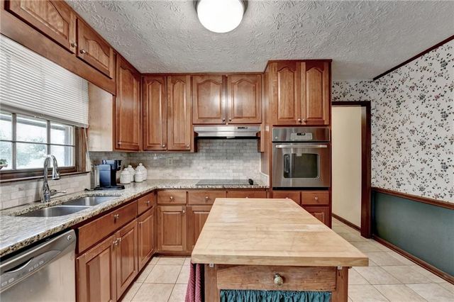 861 Maxie Ln, Lawrenceville, GA 30044