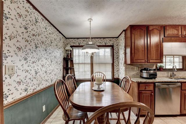 861 Maxie Ln, Lawrenceville, GA 30044