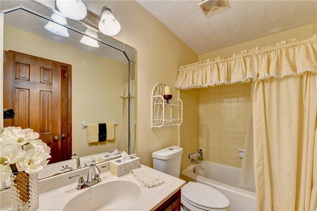 861 Maxie Ln, Lawrenceville, GA 30044