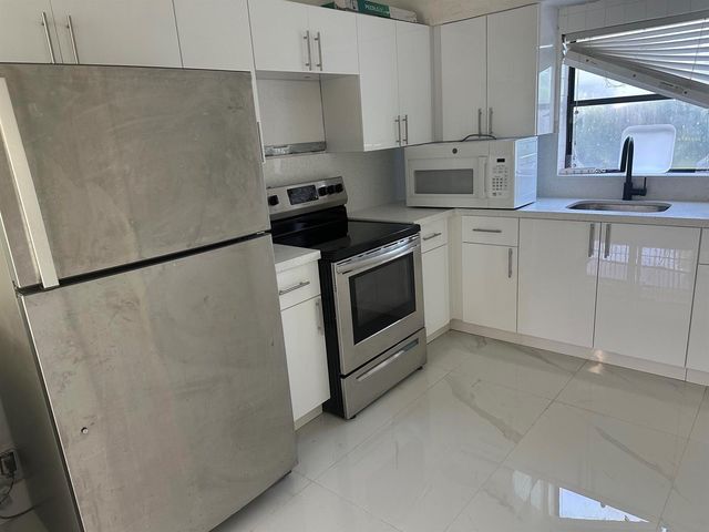 6128 SW 40th Street E, Miramar, FL 33023
