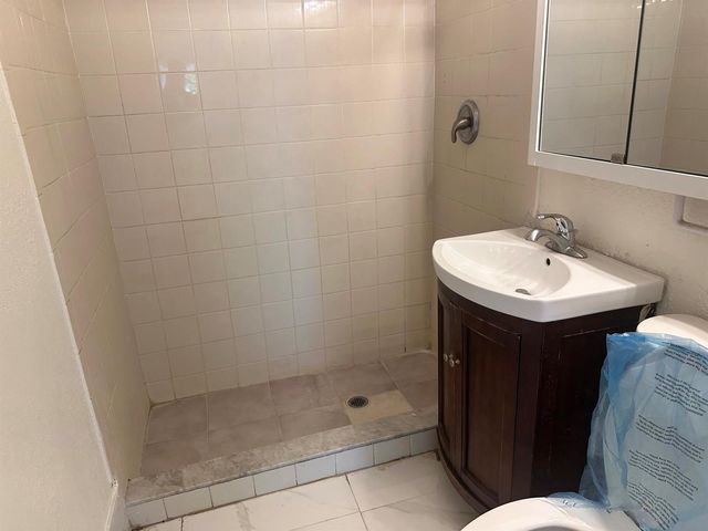 6128 SW 40th Street E, Miramar, FL 33023