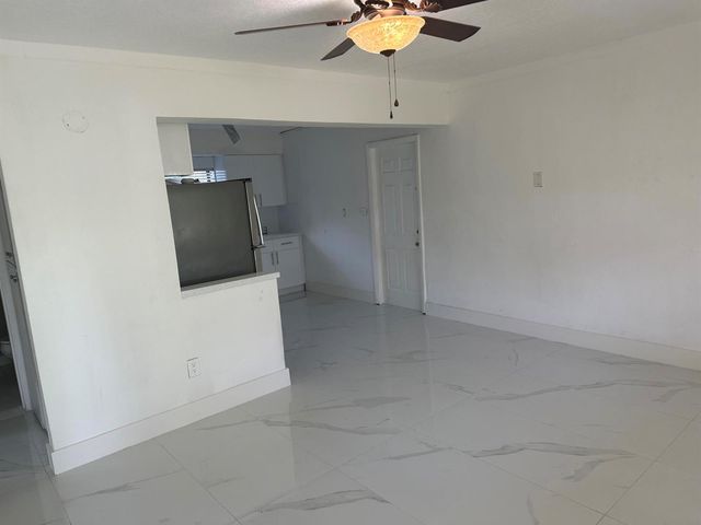 6128 SW 40th Street E, Miramar, FL 33023