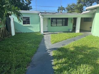 6128 SW 40th Street E, Miramar, FL 33023