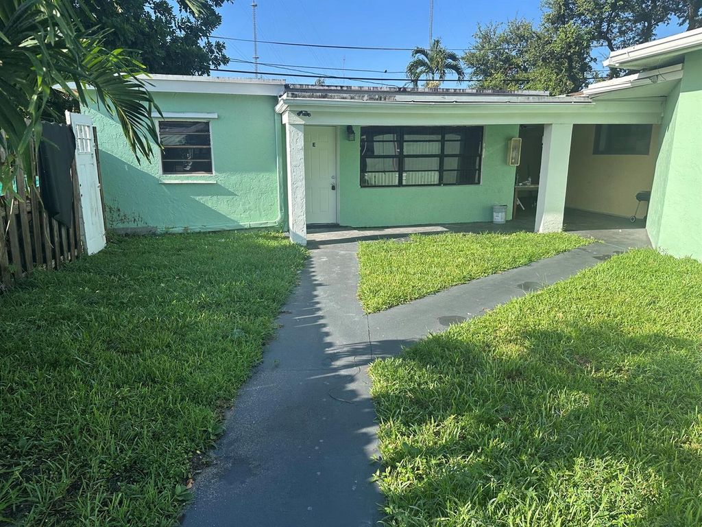 6128 SW 40th Street E, Miramar, FL 33023