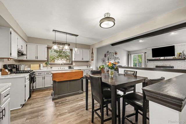 46607 Foxtail Court, Macomb Township, MI 48044