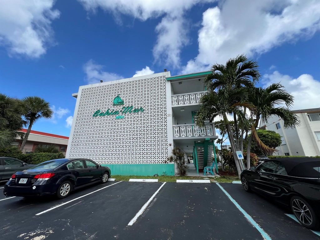 131 Shore Court C1, North Palm Beach, FL 33408