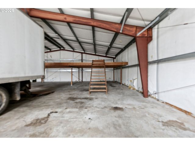 24977 STURTEVANT Dr, Veneta, OR 97487