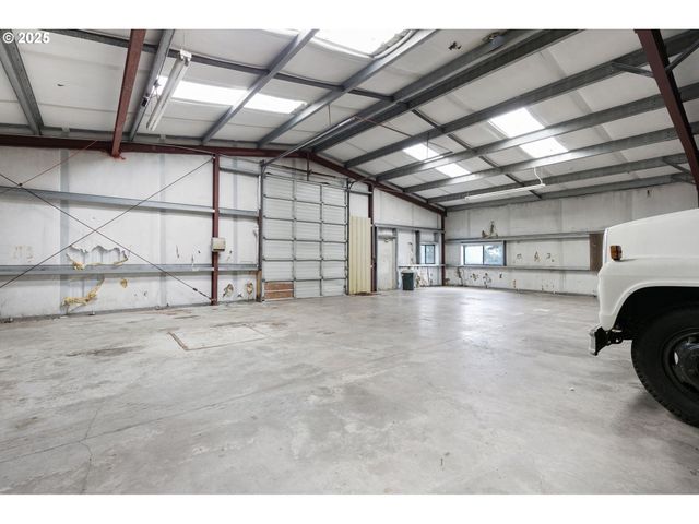 24977 STURTEVANT Dr, Veneta, OR 97487