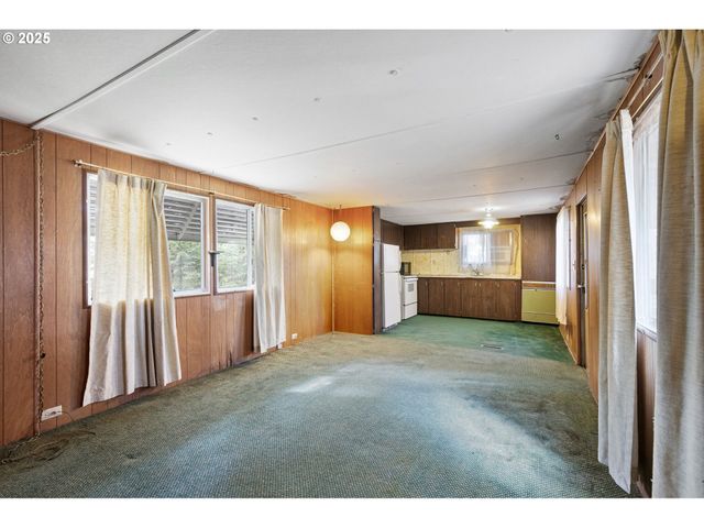 24977 STURTEVANT Dr, Veneta, OR 97487